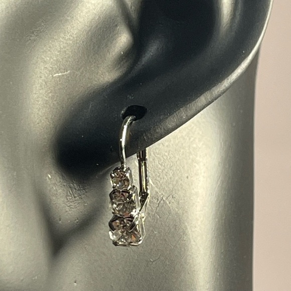 NWOT 3 Stone Rhinestone Earrings. Silver Tone - Picture 2 of 4